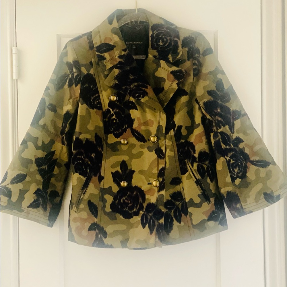 Banana Republic short trench coat style jacket with bell sleeves..